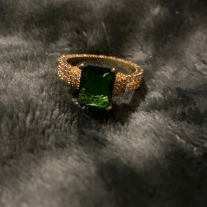 Green and gold fashion ring. Size 8